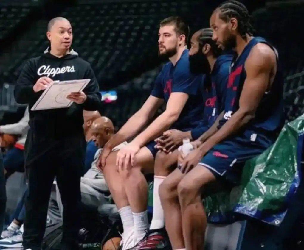 上一次客场面对篮网队，尽管球队大胜但祖巴茨出场25分钟仅5投1中，拿到5分6板4