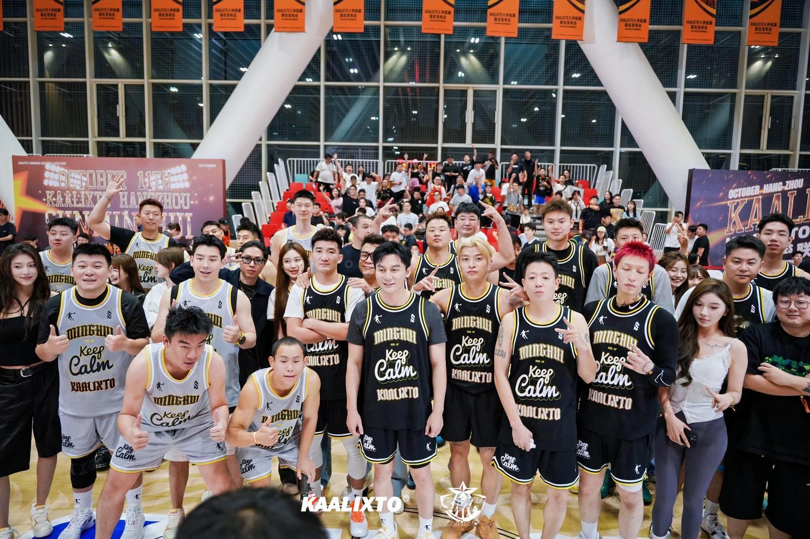 昨晚现场的照片儿 挑了几张出来。[春游家族][春游家族][春游家族] ​​​
