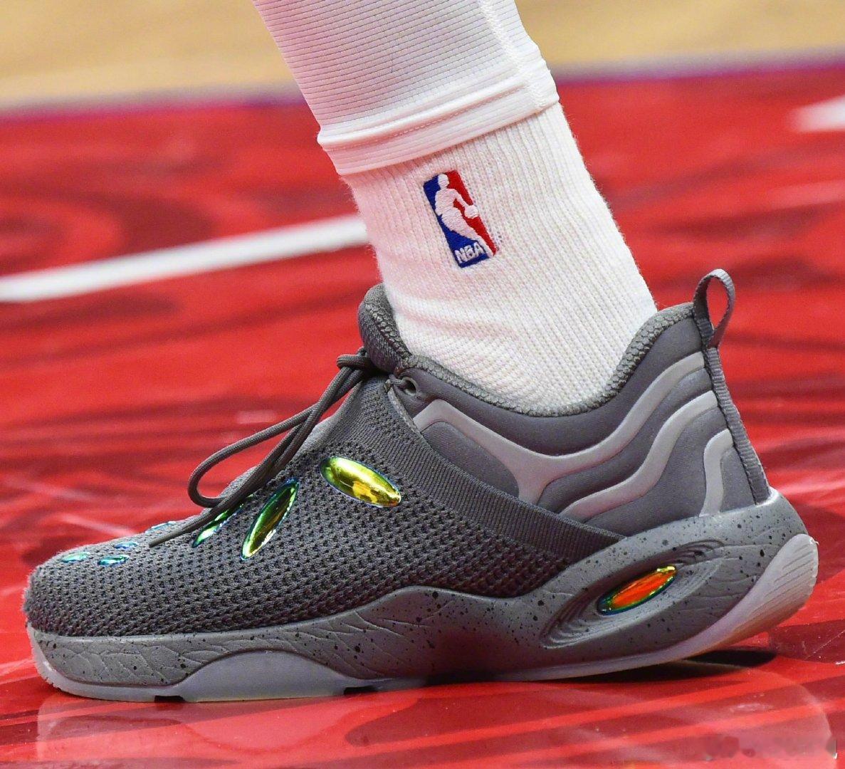 #NBA鞋视角# 741 Performance Rover杰伦·布朗在阿布扎比