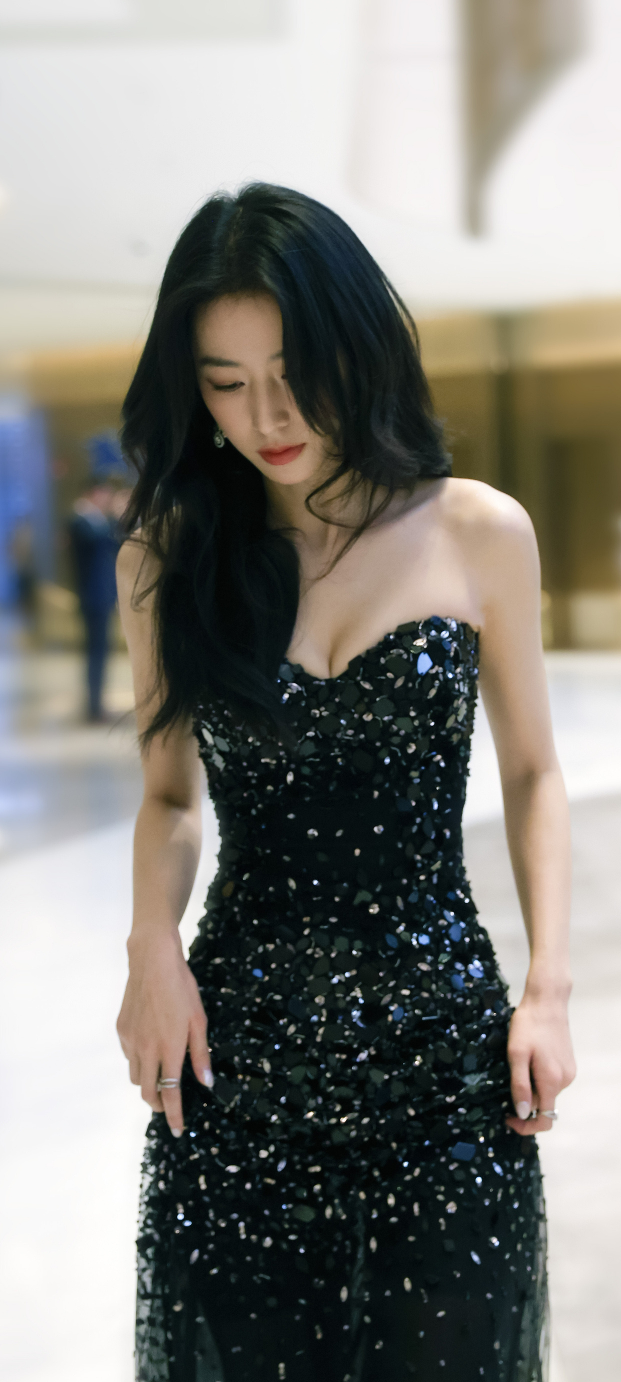 周雨彤 观众缘周雨彤不管是长相还是演技都尚可呀，这是又招惹了哪家的粉丝啊？大清早