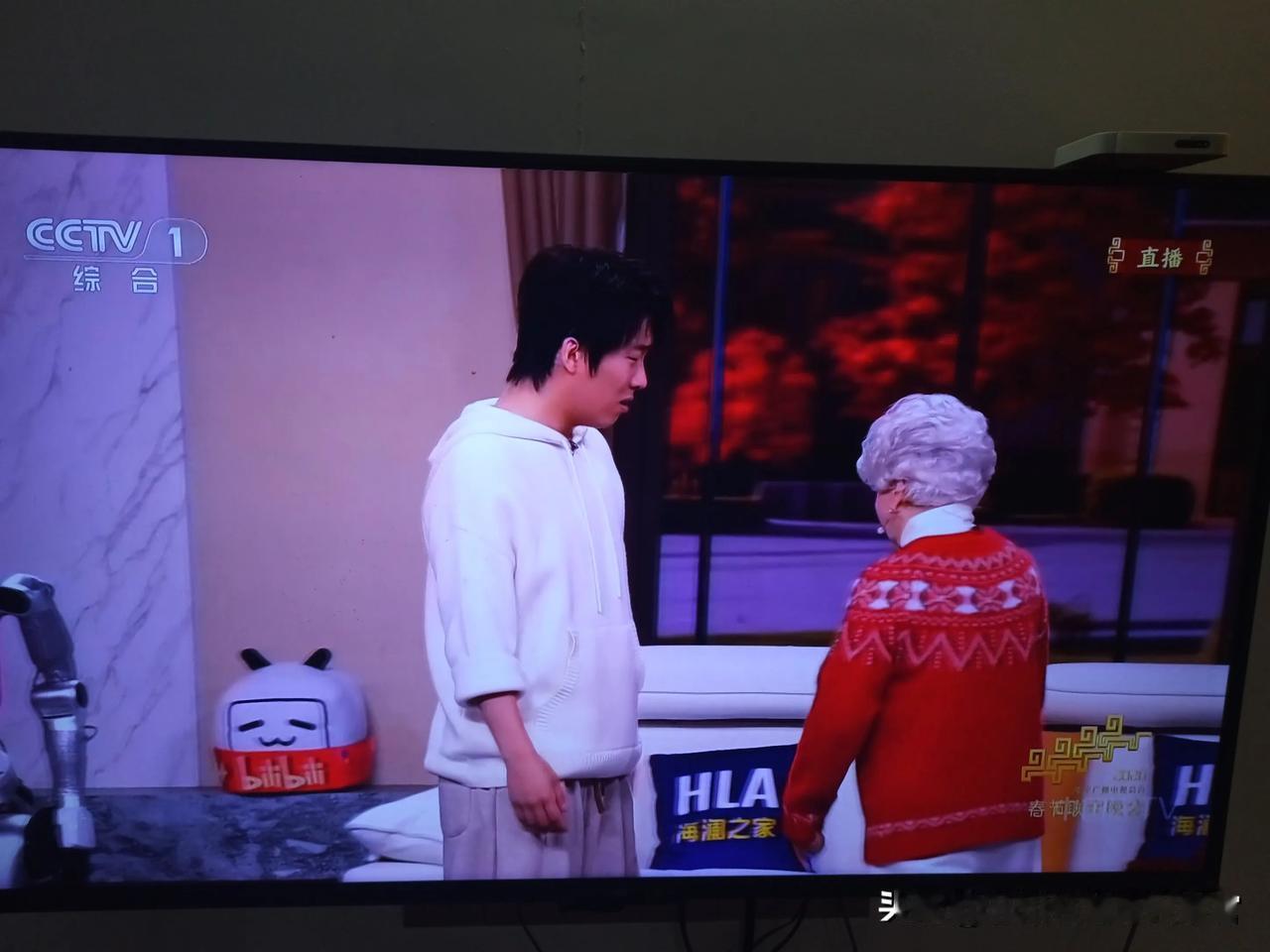 【建议蔡明以后不要再上春晚了】

本来想着老演员上场能给大家带来惊喜，以弥补这些