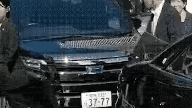 【日本为何如此热衷于这些“数字”】
看看高市早苗的座驾车牌号码“37－77”，你