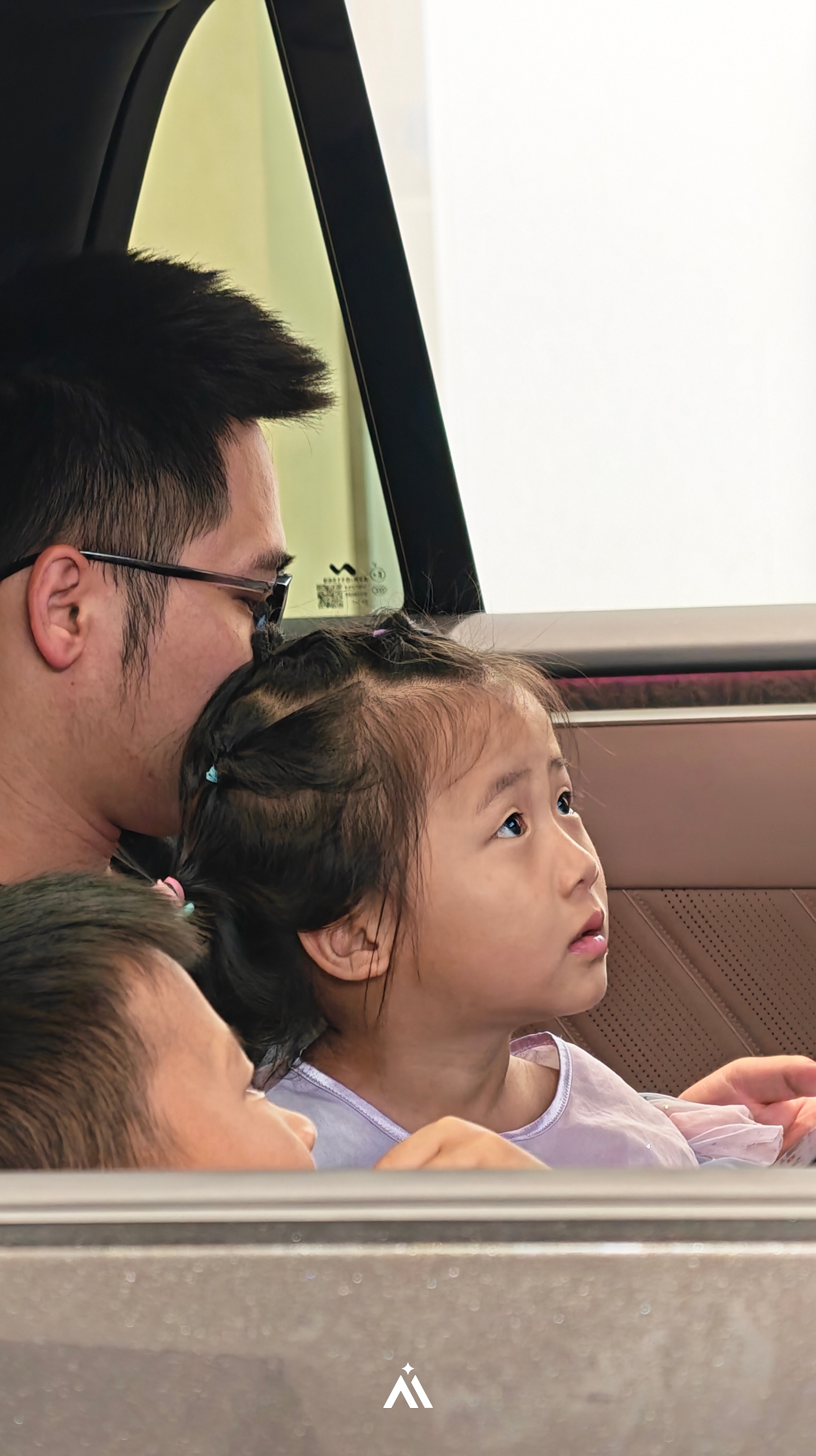 傍晚来看了下乐道L90，肉眼可见的变化是多了激光雷达，所以辅助驾驶的小遗憾被补齐