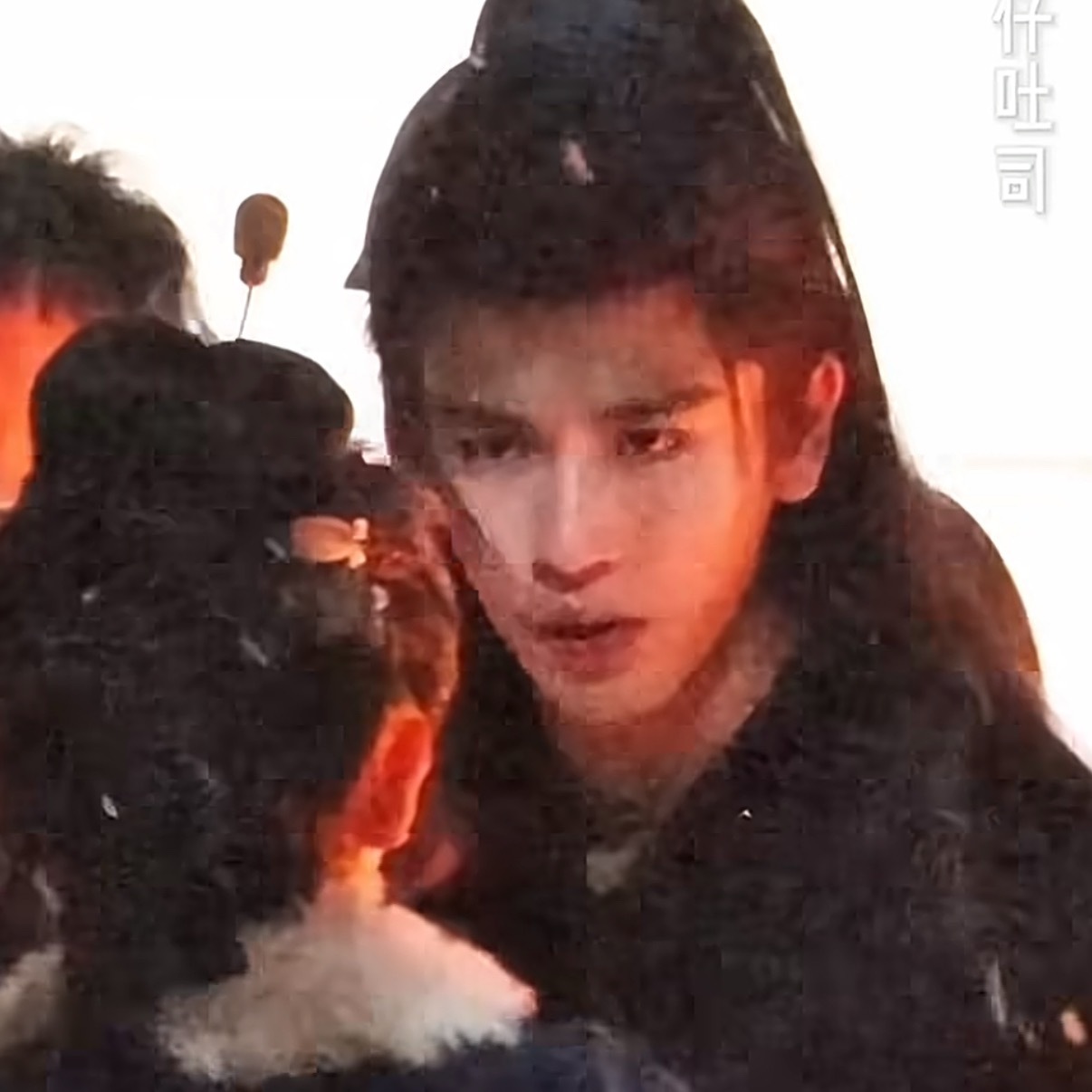 张凌赫吻戏性张力好强我的老天奶！张凌赫这个吻戏性张力女主你歇会儿我来演两集 