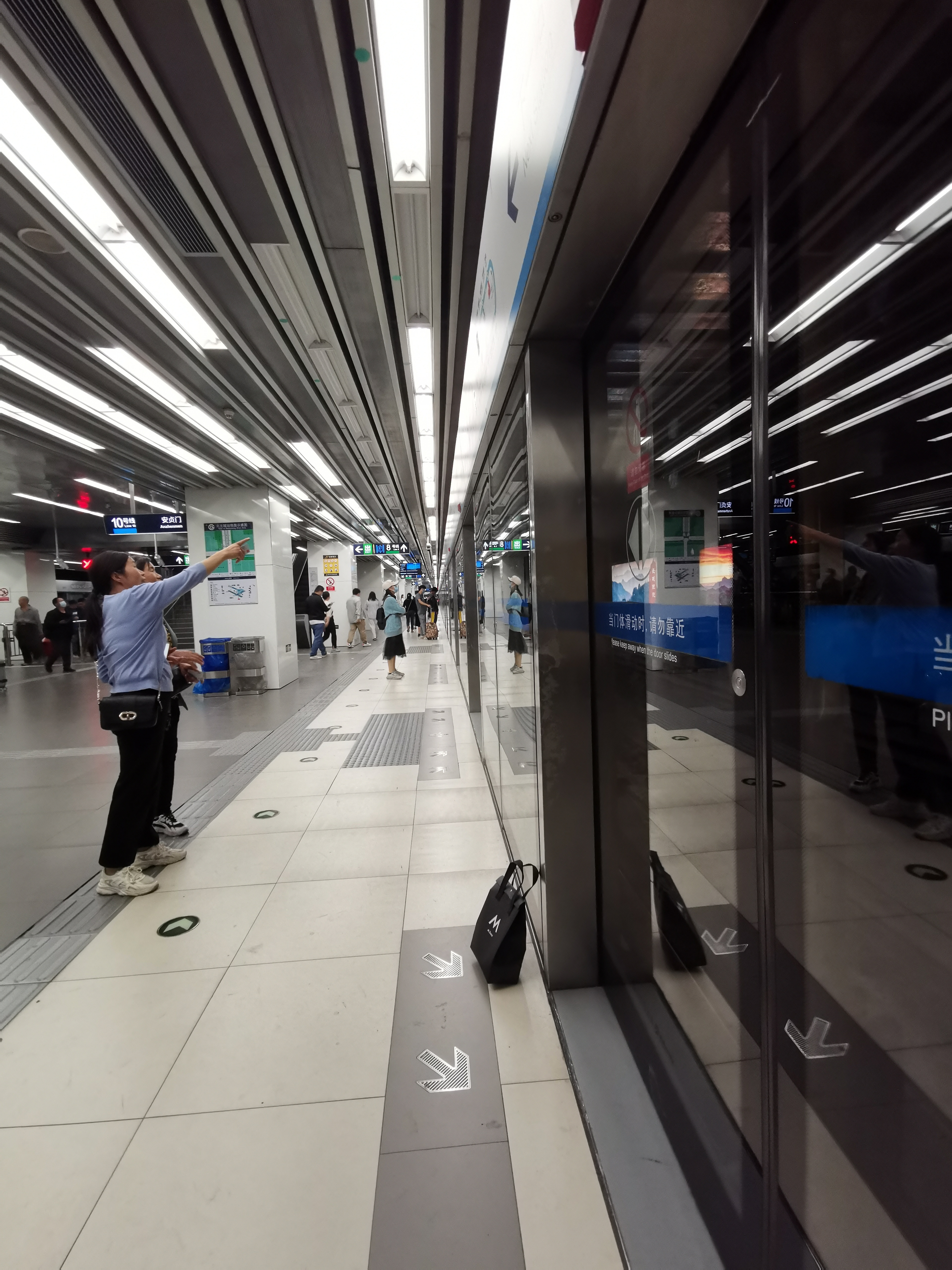 #送子女出国就是绝后吗？# 公允说一句，60年代这些人出国不回来，也未必都是坏人