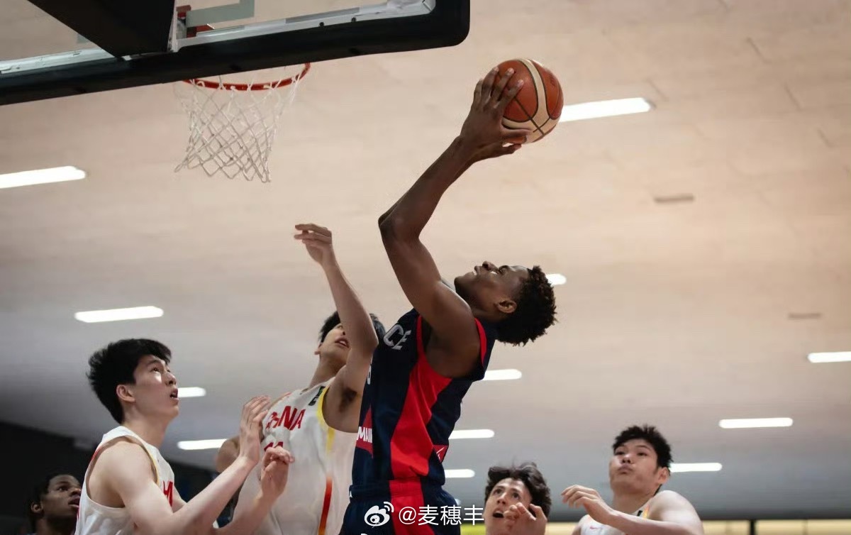 中国U19男篮以76比85输给法国U19男篮，今晚7点45分马上对阵约旦U19男