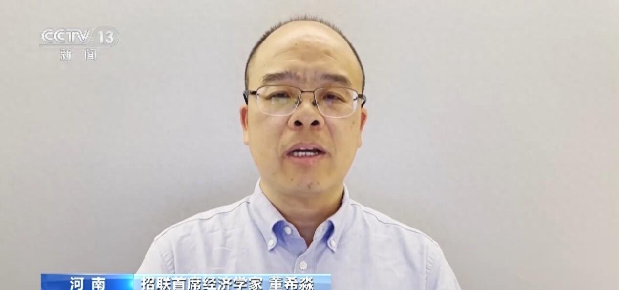 人民币买卖新规落地，纪念币还能不能玩了？ 
北京潘家园旧货市场，上周五下午。 一