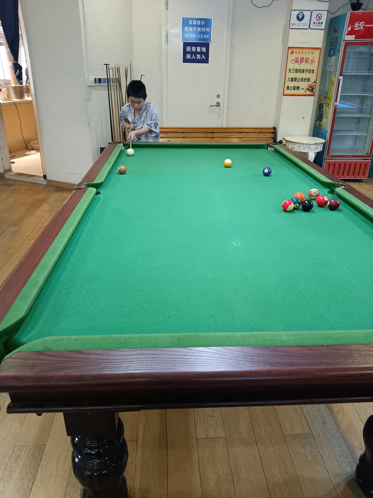 网民是个筐，啥都往里装，要搞清楚谁是谁，以免有人把水搅混了。
谁在听罗振宇的课