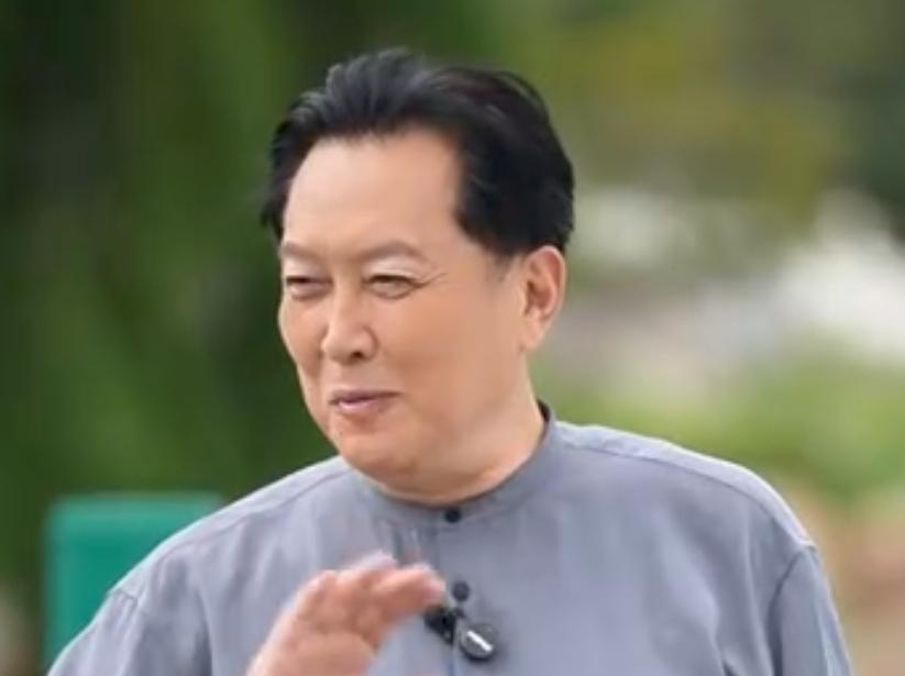 唐国强回山东录节目“气场全开”。他8月8日在山东德州参与《黄河文化大会·华林寻宝