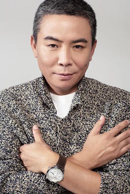 演员，白红标说，在拍《征服》的时候，因为当时剧组经济条件有限，我把我父亲请过来客