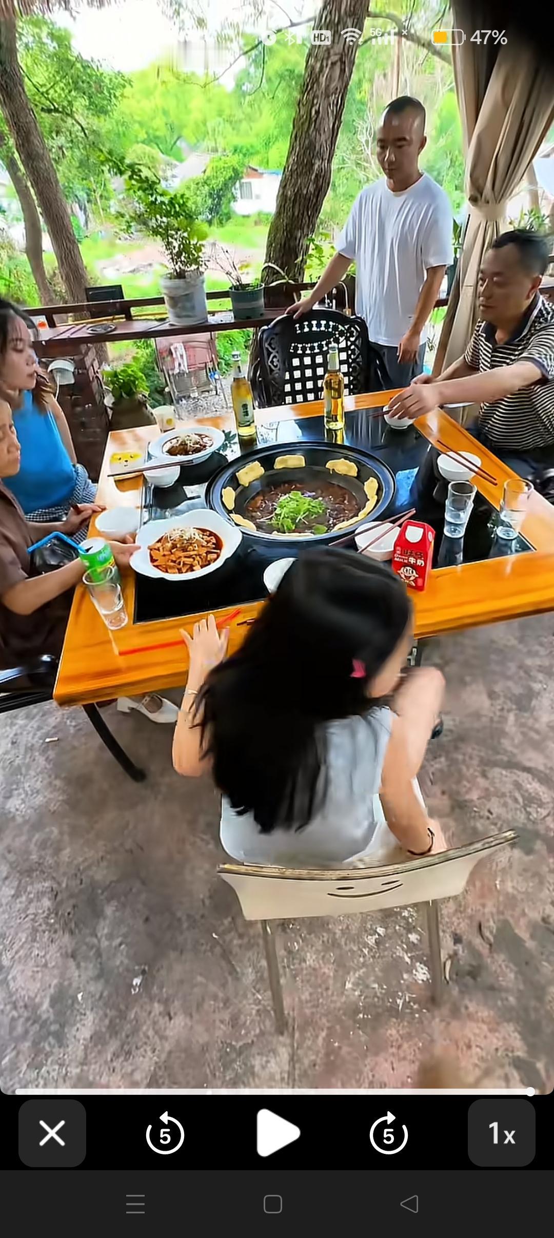 甘宇翼说：然然要开学了，妹妹妹夫打电话叫我们过去吃饭😍


预祝然然新学校，新