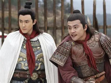 春节家家户户门上贴的那两个凶神恶煞、顶盔戴甲的大将，你认识吗？一个是尉迟恭，排凌