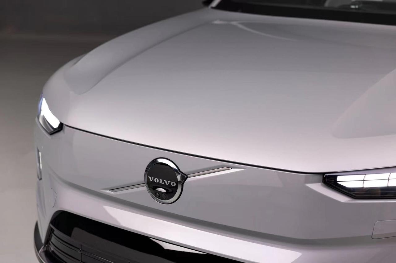 沃尔沃全新纯电旗舰SUV EX90 来了
上海车展前夕，沃尔沃发布了其全新旗舰S