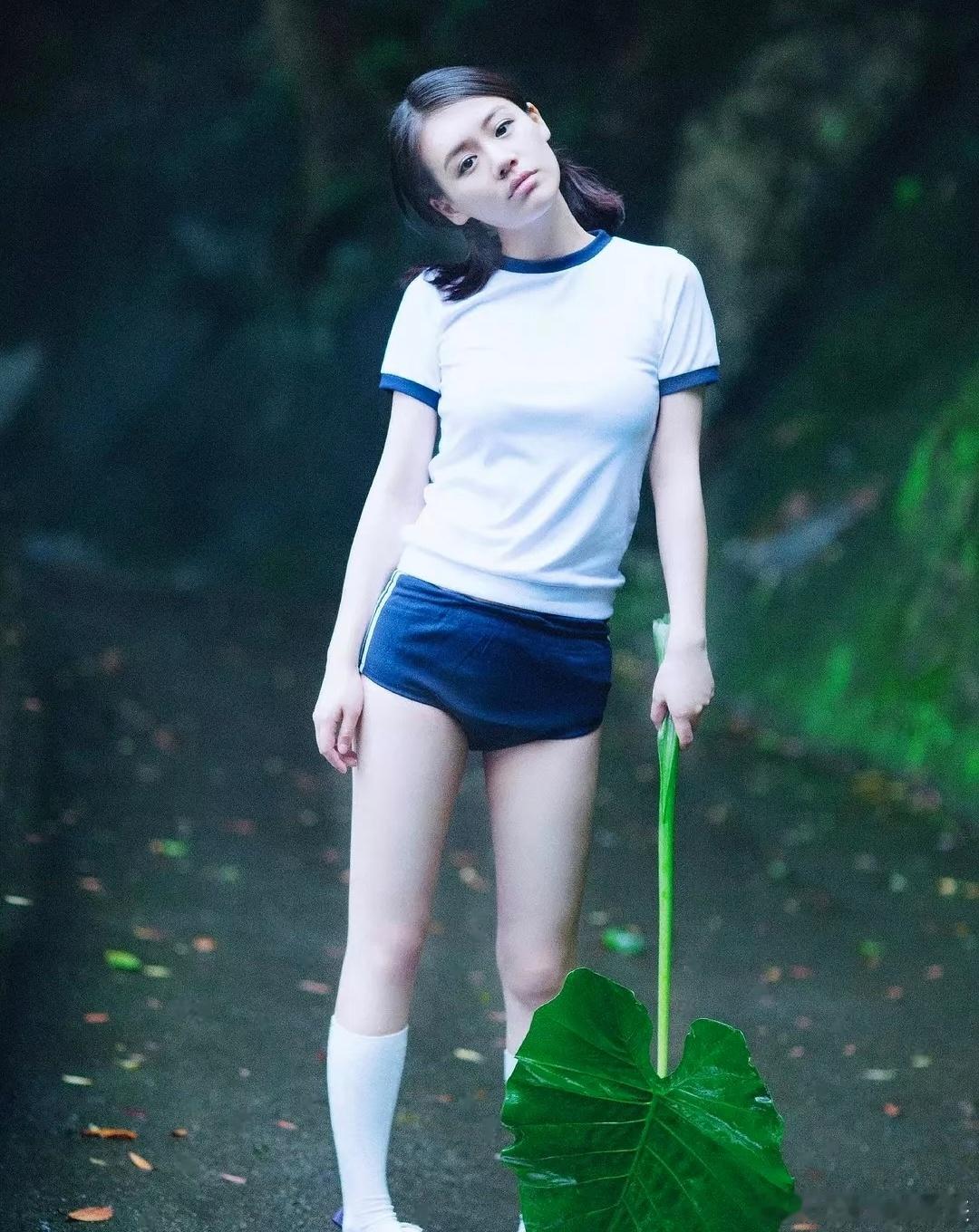 马思纯直播被问推荐谁上《花少8》，立刻强推杨紫，夸她能量强又明媚，想让大家看她角