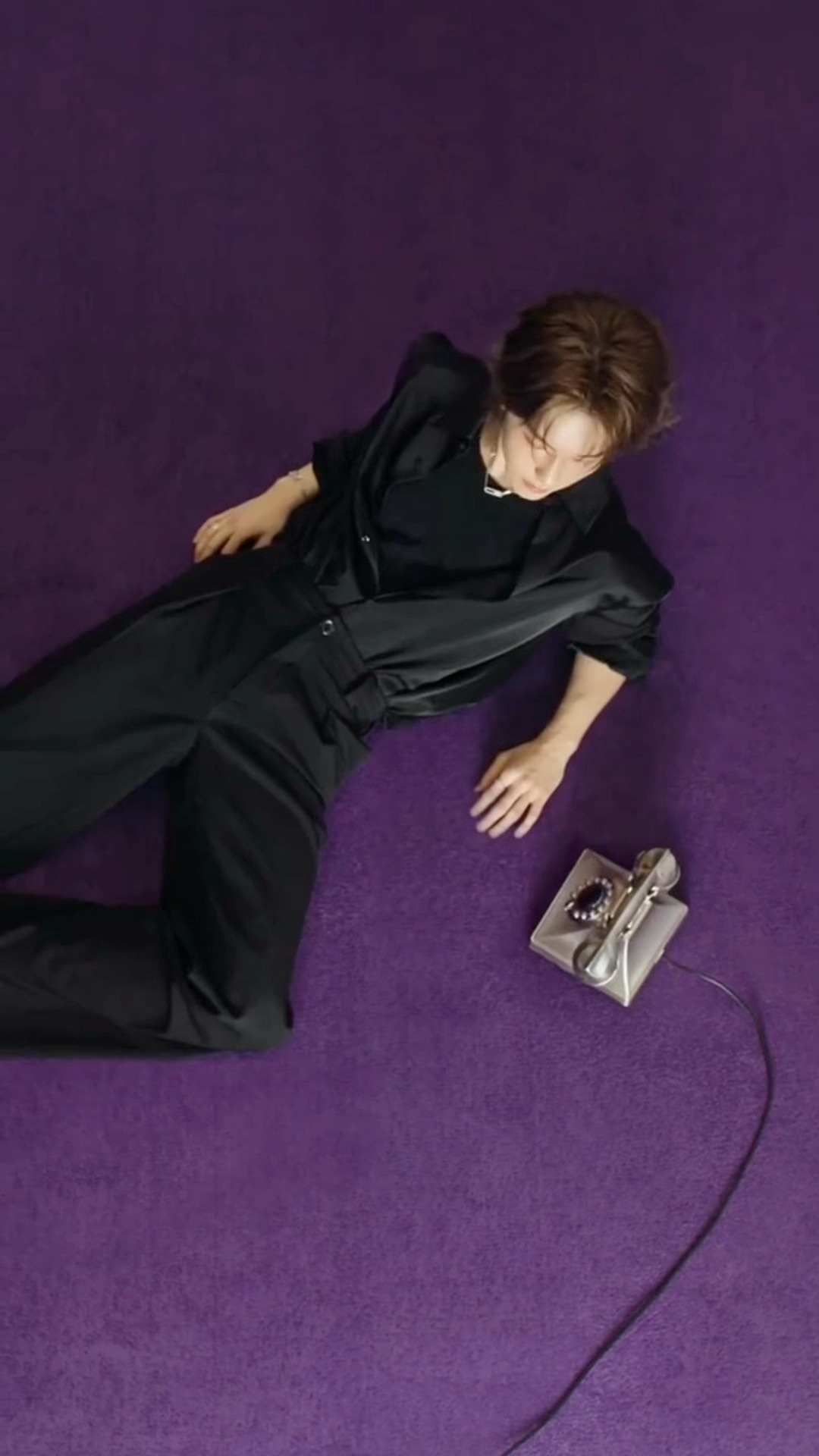 马柏全messika大片 新鲜的圈圈 好长一条人穿黑色好贵气 马柏全时尚表现力好