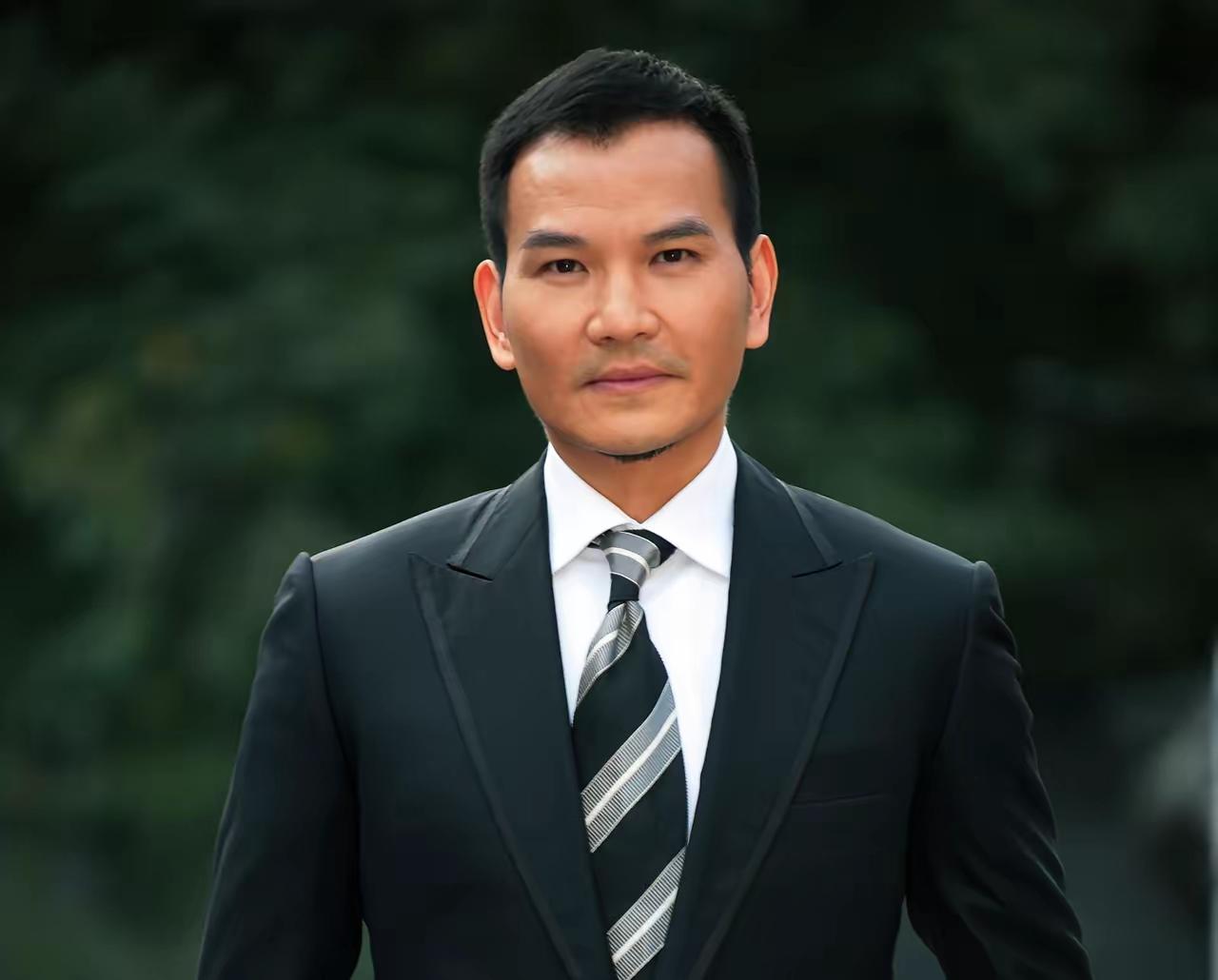 熊雄，原名熊光强，3月25日出生于江西，毕业于上海戏剧学院，中央广播电视总台财经