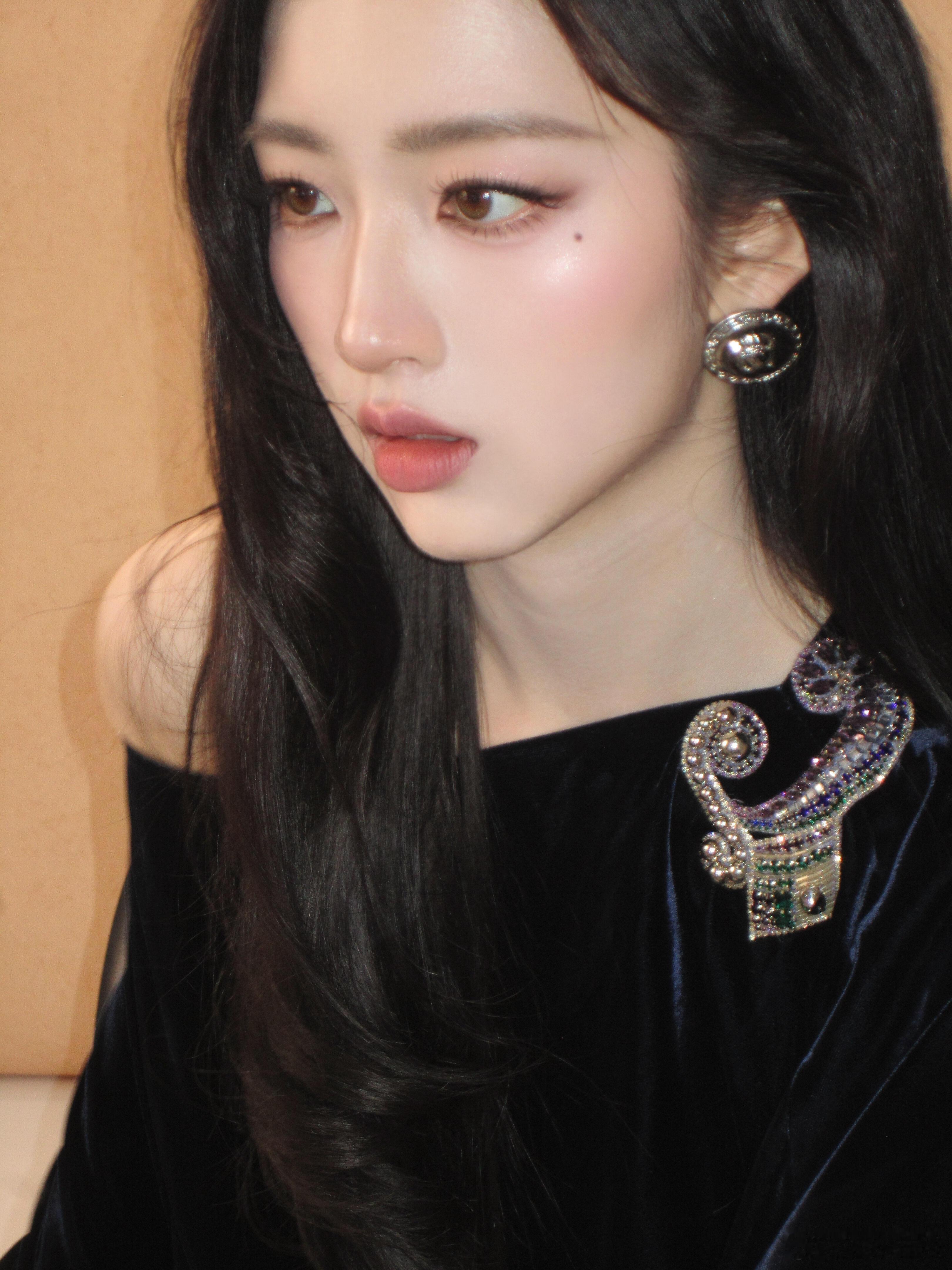 邓恩熙这组照片也太美啦[抱一抱]化妆也化的太美啦 ​​​