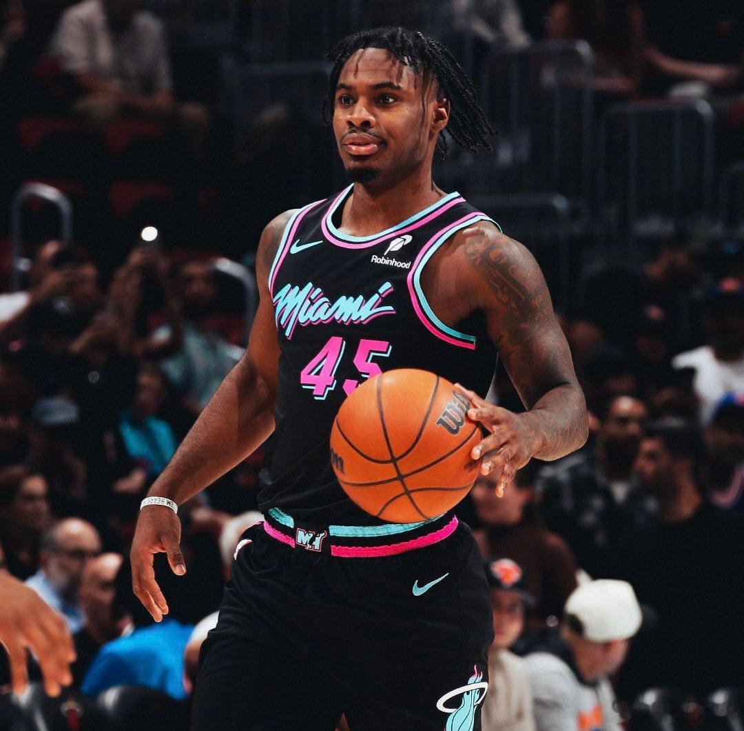 本赛季单打有效命中率最佳排名（最低总单打回合数：50次）:1. 戴维恩·米切尔 