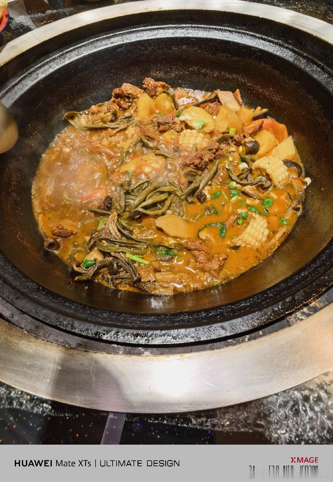 晚上吃铁锅炖诶！！你们吃啥呀 