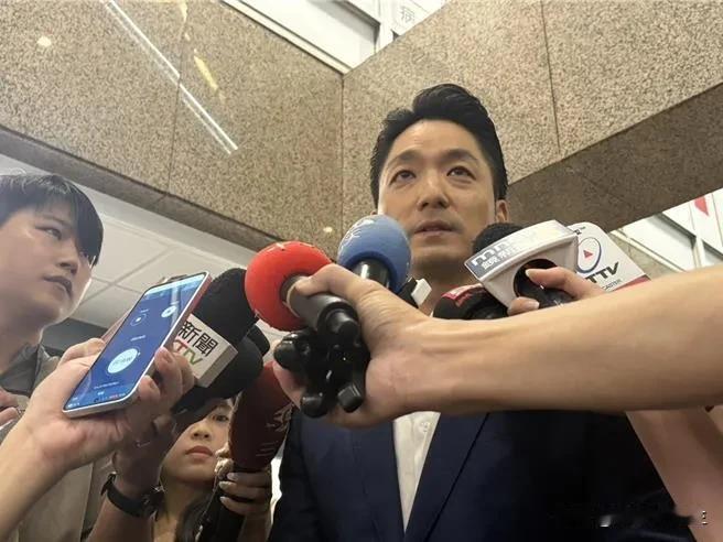 蒋万安号召蓝白修理赖清德卓荣泰

台湾致癌食用油风波愈演愈烈，国民党籍台北市长蒋