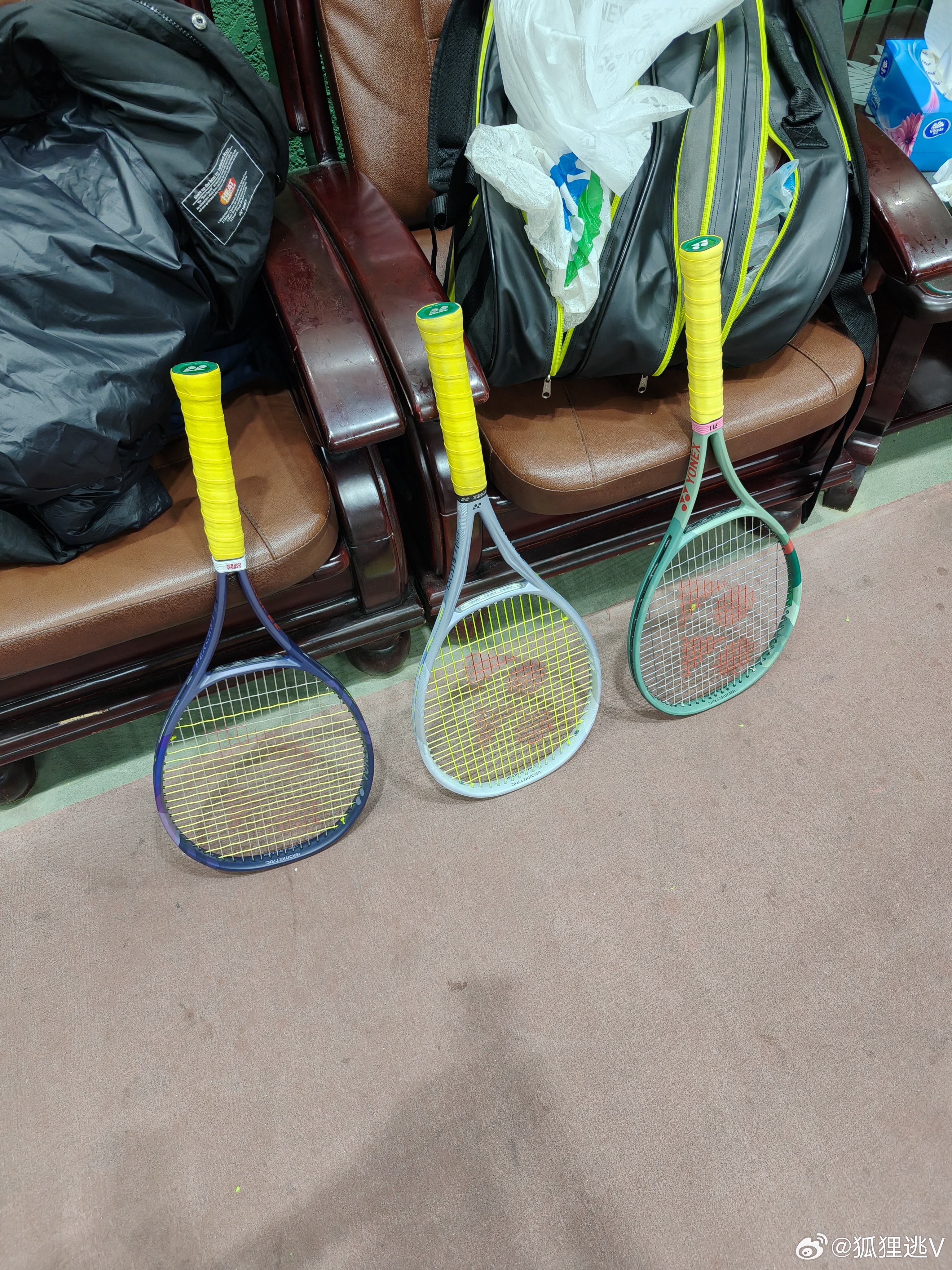 结束今日第三练。干断了三把拍子——但都不是我干的。“北师大德约”子豪干断了两把，