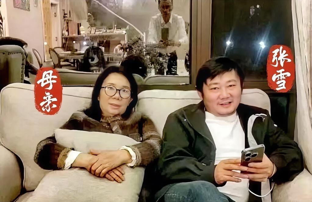 张雪母亲再婚不等于抛夫弃子！
张雪因为拿到了机车比赛的世界冠军，就在他出名以后，