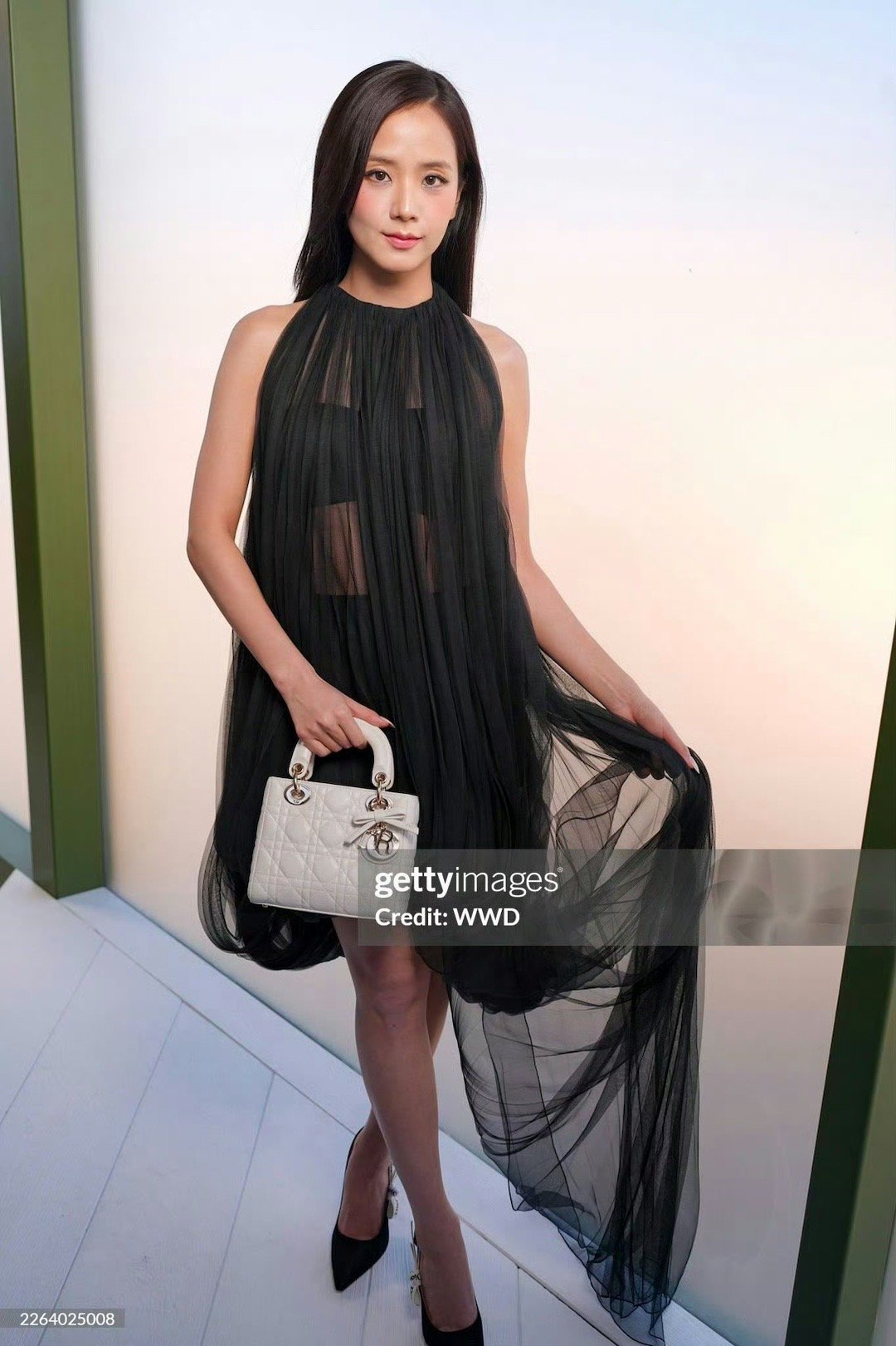 朴彩英金智秀亮相时装周朴彩英绿裙看秀  金智秀朴彩英亮相巴黎时装周～ 