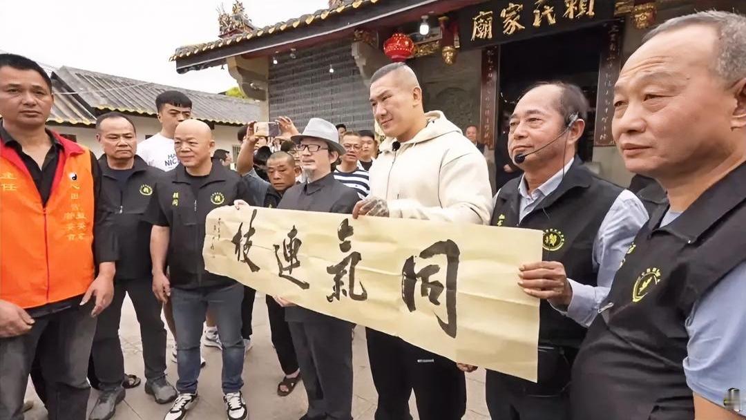 馆长此次大陆行程，简直是一趟红色之旅！
10月25日，馆长晚间抵达北京
10月2