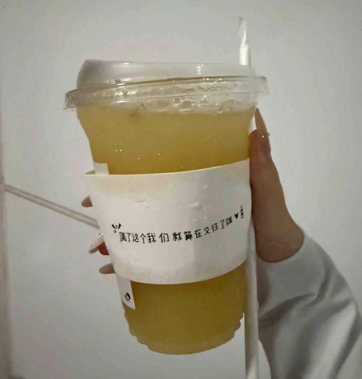 TBZ孙英宰请全场粉丝喝喜茶，并在杯套上写“喝了这个我们就算在交往了哦” 