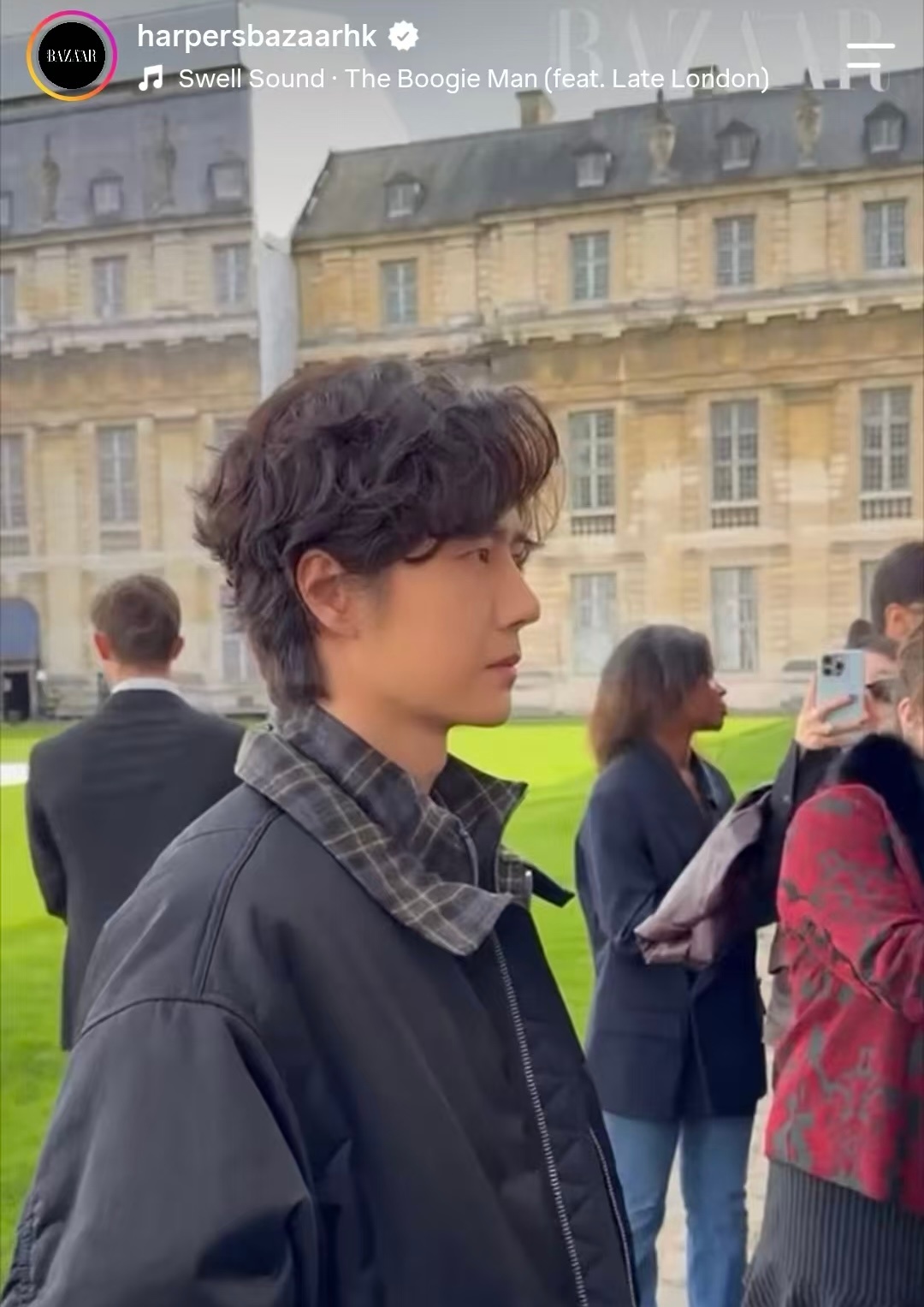 harpersbazaarhk发了一博单人🙋🏻‍♀️🔗王一博C位看秀王一博