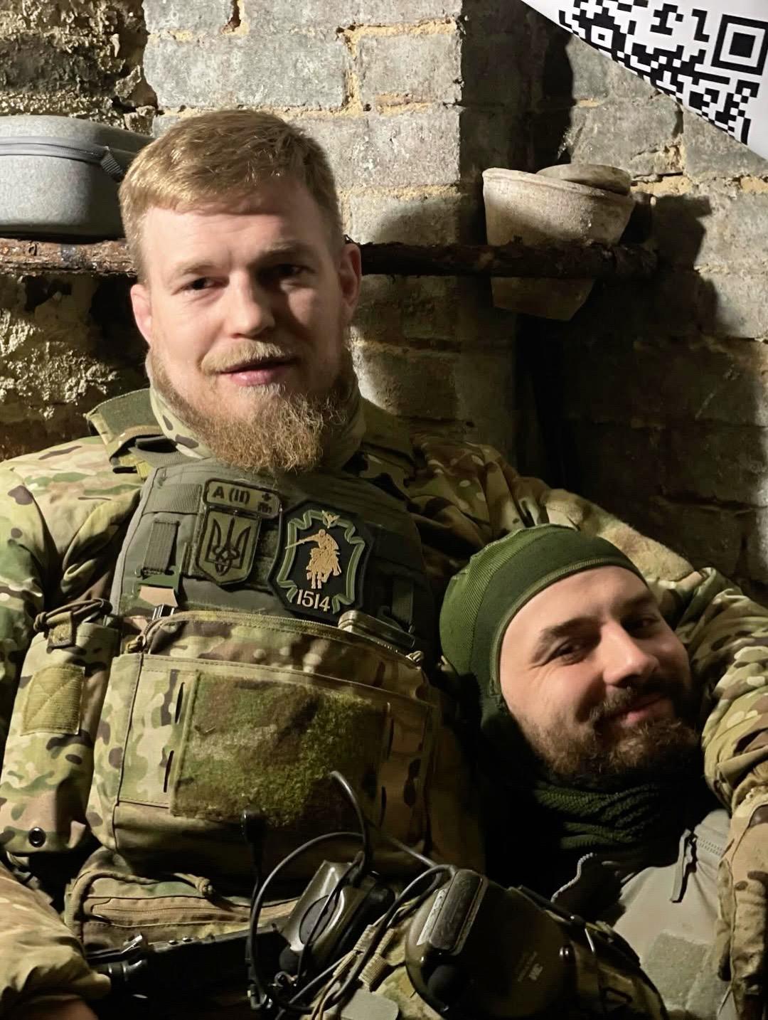 此刻的笑容 是为了让远方的人相信 我们还在等回家的那天