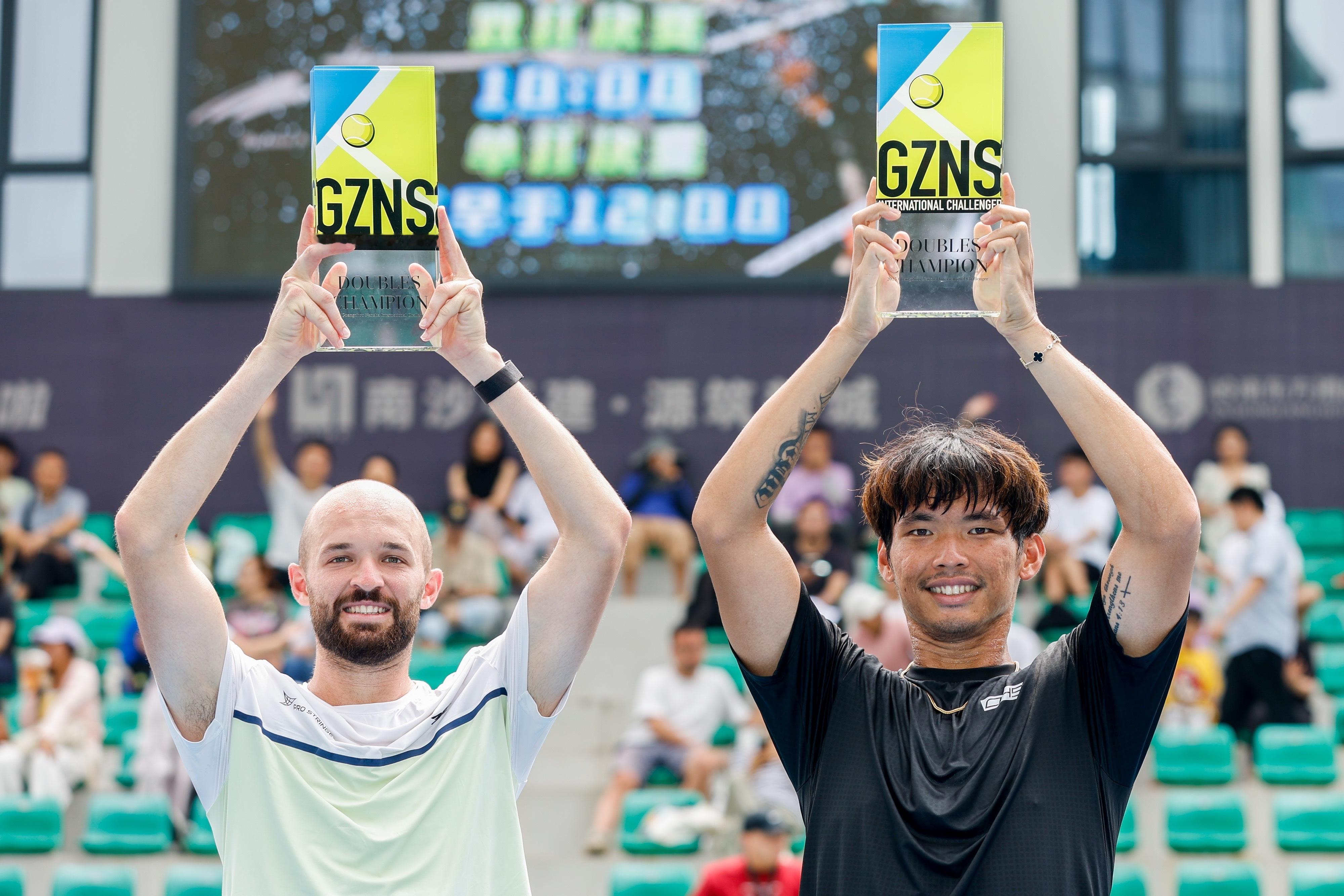 ATP广州南沙国际网球挑战赛男双决赛：何承叡/罗密欧斯6-3、6-4力克基尔科夫