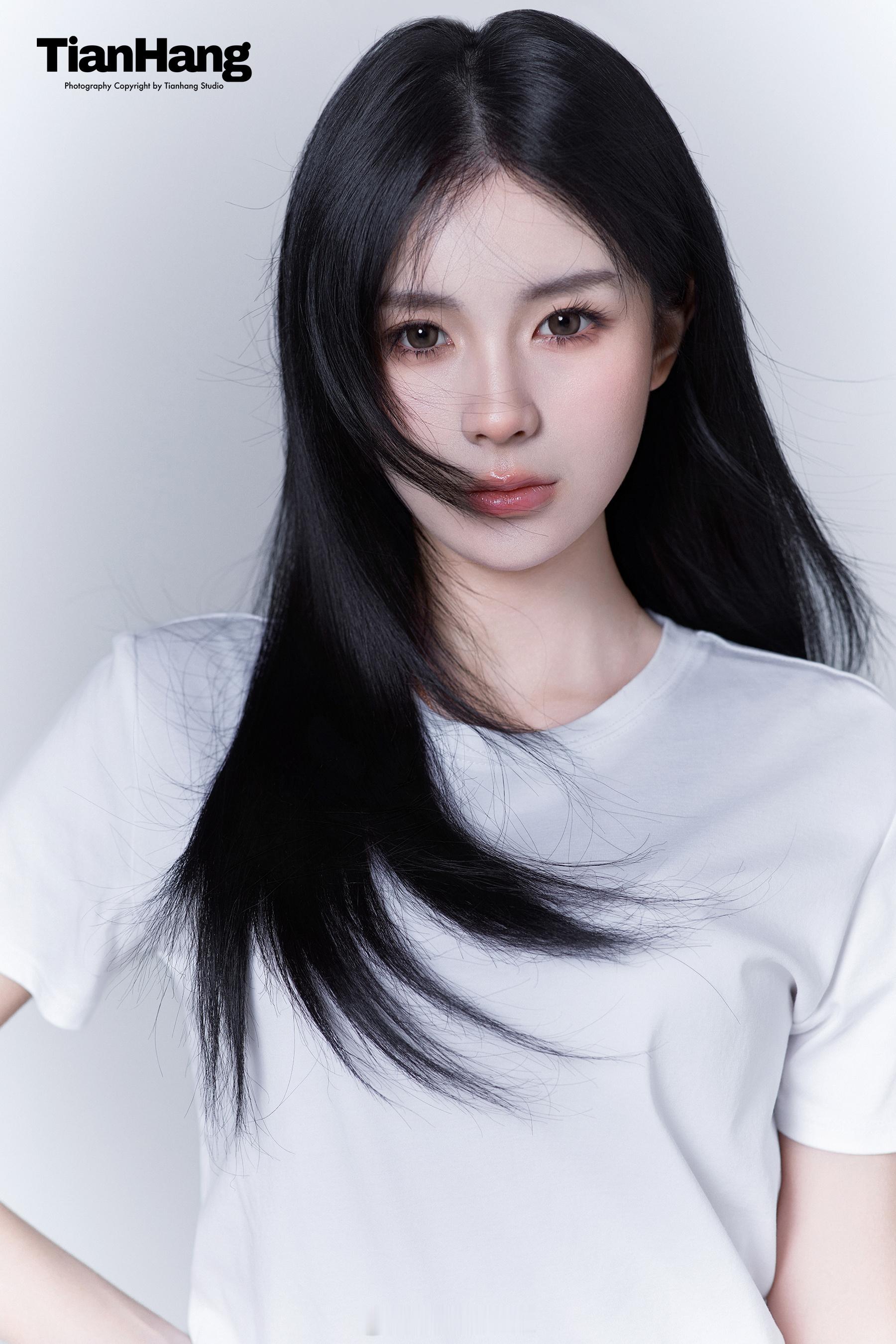 💫棚拍分享在纯色中 发现最丰富的你🌟天航工作室韩系棚拍时尚韩杂见组照 ​​​