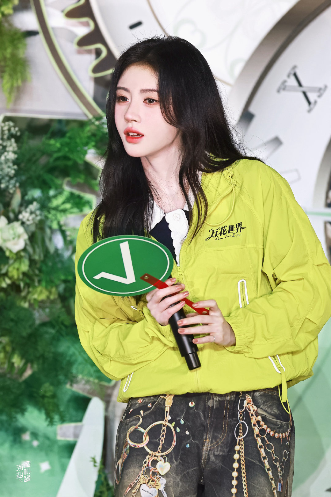 jjy鞠婧祎千香 jjy鞠婧祎姜黎非 “玫瑰之所以是玫瑰，是风与光的眷顾，更是视