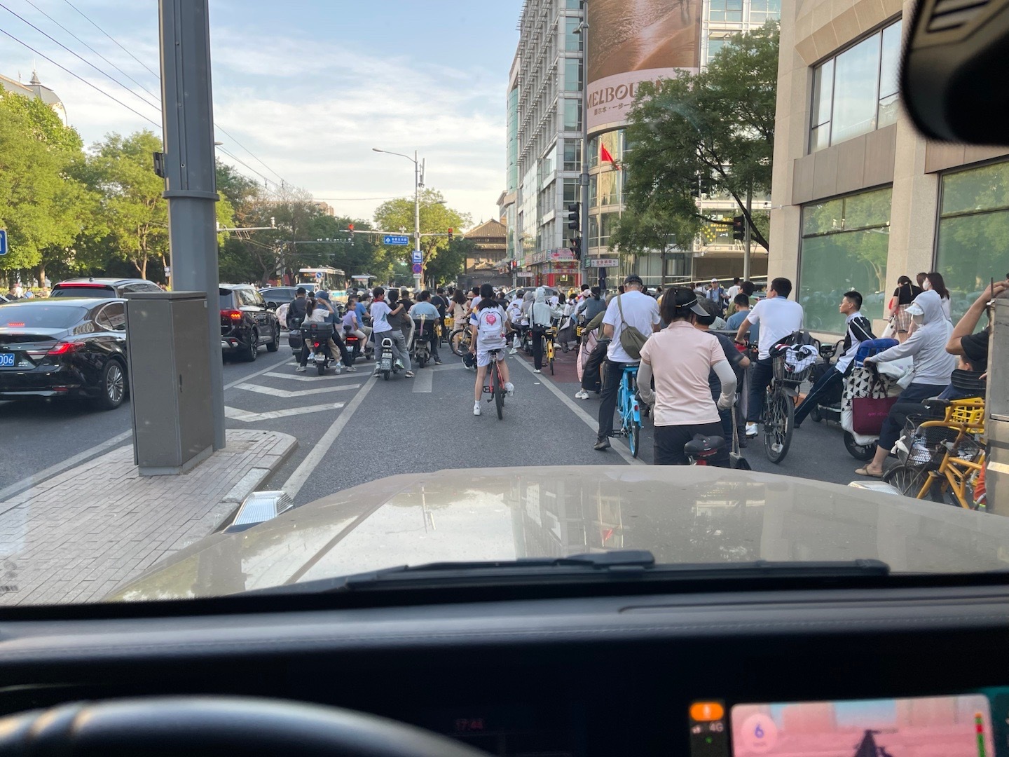“右转专用车道” ​​​
