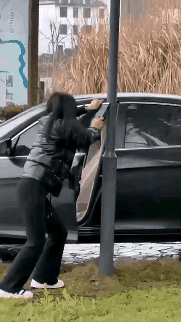 有厌蠢症的千万不要点进来。#幽默＃# #逛公园才是正经# #＃幽默瞬间＃# #在