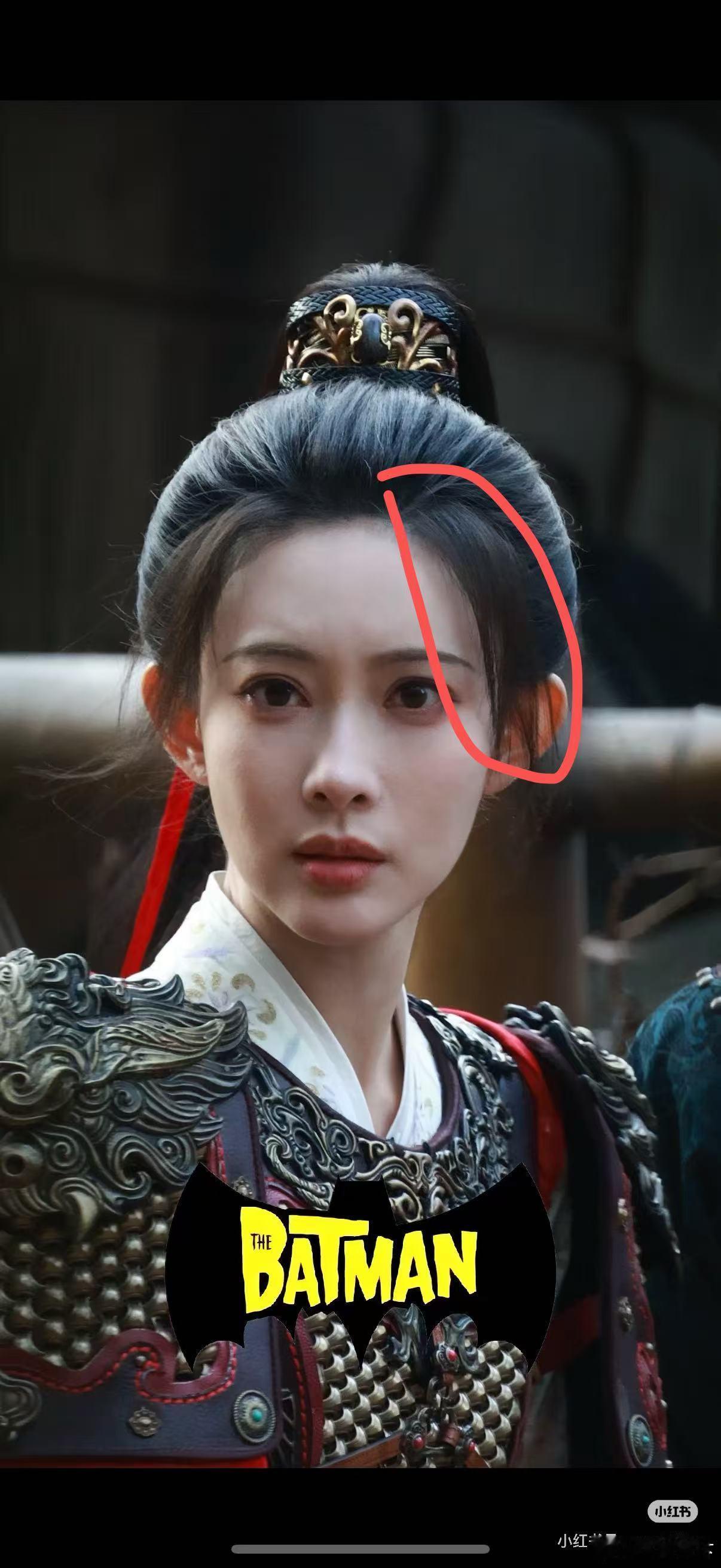 孟姐古装造型同质化的问题根源挺明显的，妆容是其次，最重要的是这两撮永远掀不上去的