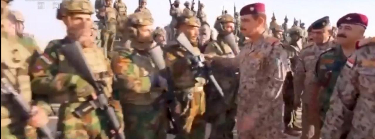 这组图片定格美军撤离伊拉克阿萨德空军基地的瞬间。战机陆续飞离，营房人去楼空，飘扬