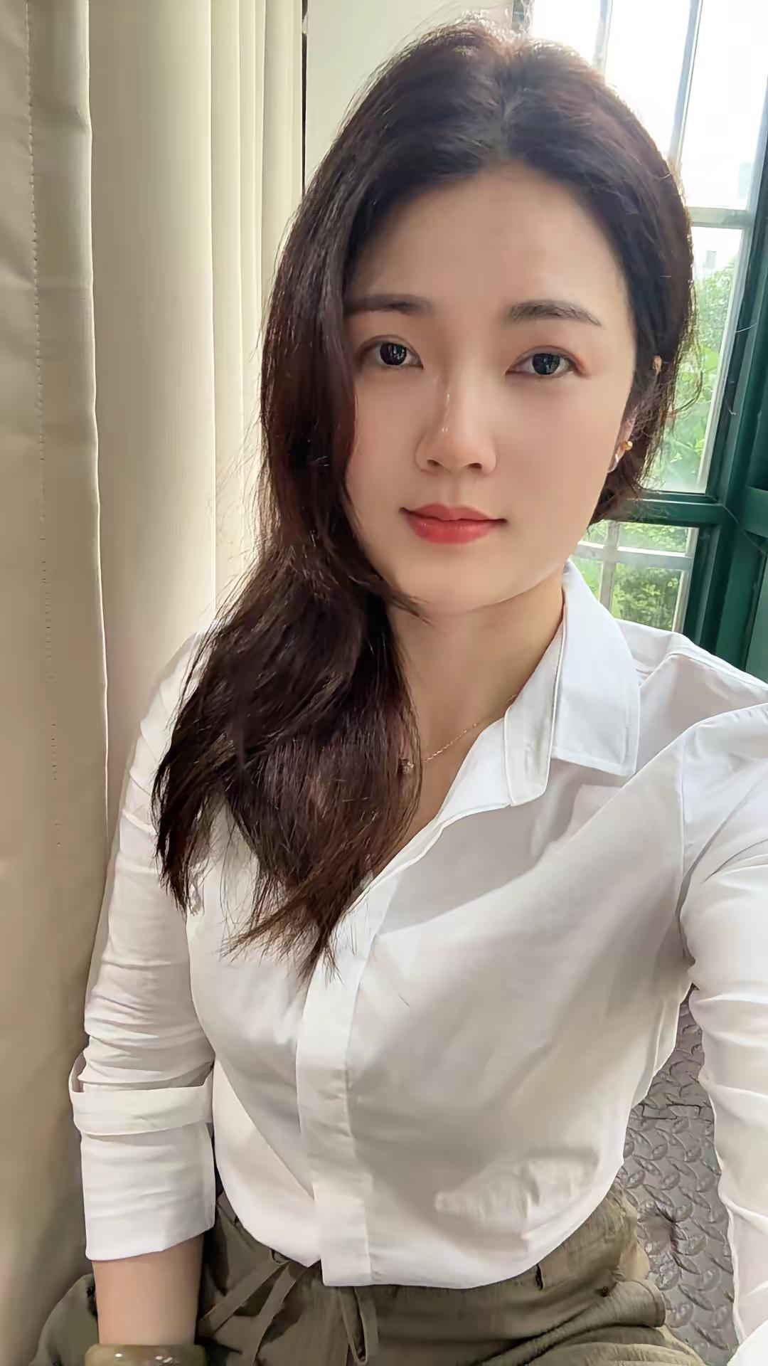 不管多大年龄白衬衫，永远是天花板的存在