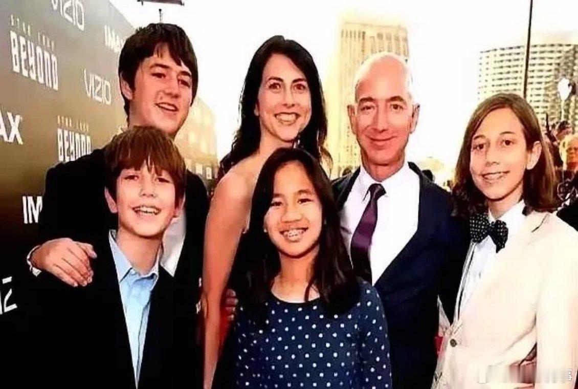 贝佐斯曾经的家庭真的是一去不复返了。离婚后，四个孩子都选了跟妈妈麦肯齐生活，让他