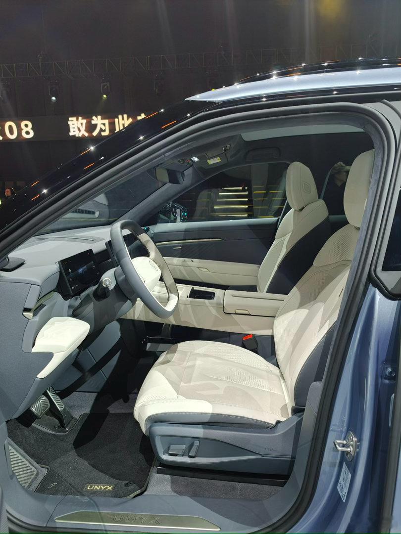 继续是大电池策略！大众与众08后驱入门配82度电池！全系800V架构、双图灵AI