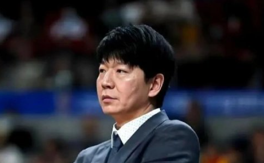 媒体人：值得学习！邱彪指导输球先自我批评后再谈球队问题