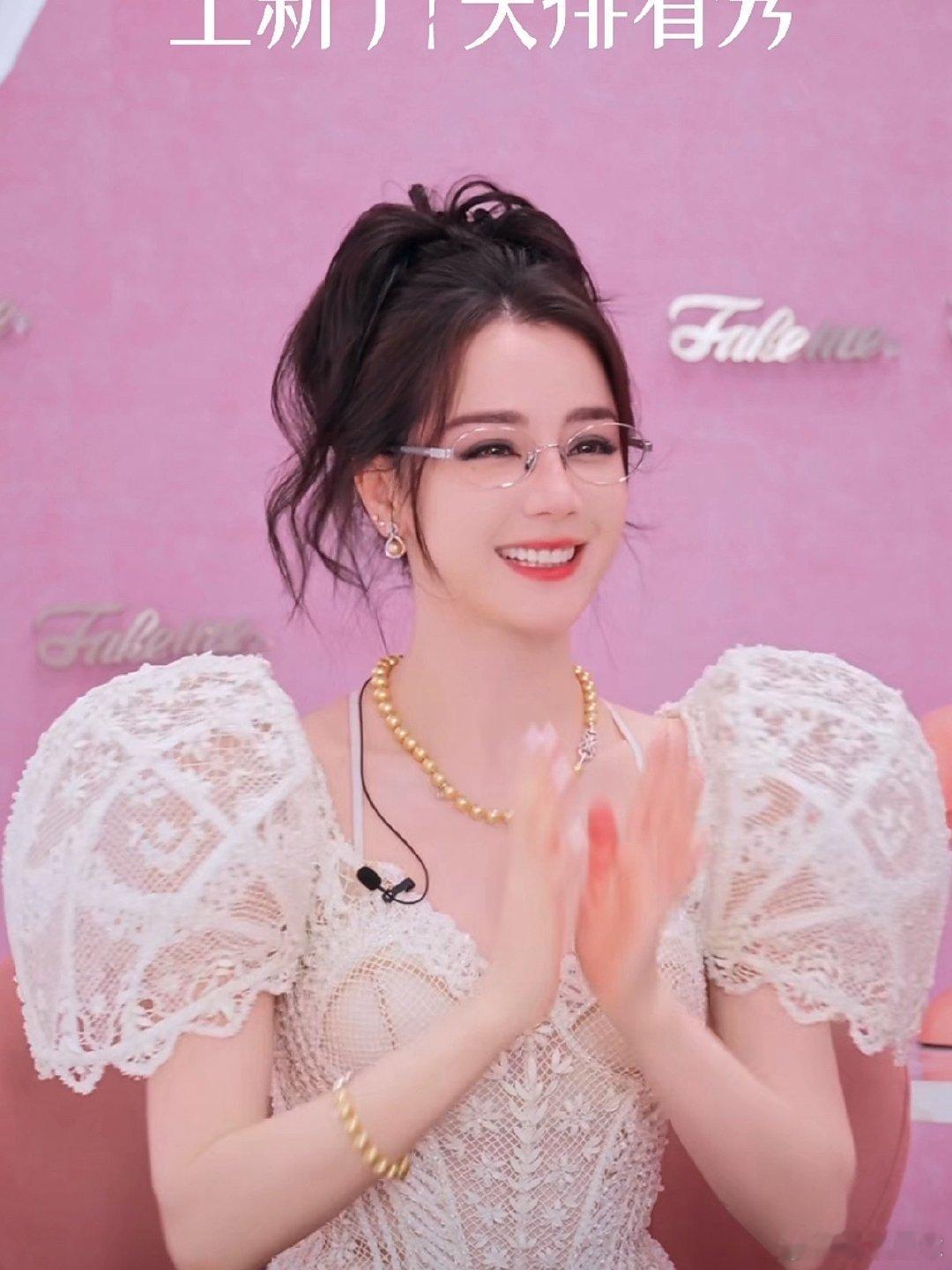 杨紫迪丽热巴直播图杨紫迪丽热巴状态 杨紫迪丽热巴直播图好可爱的两个女孩子迪丽热巴