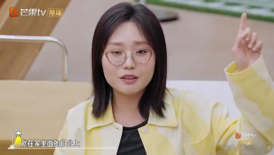 李雪琴说自己初中成绩全校最好 谁懂啊！李雪琴一句“初中最幸福”直接破防，全校第一