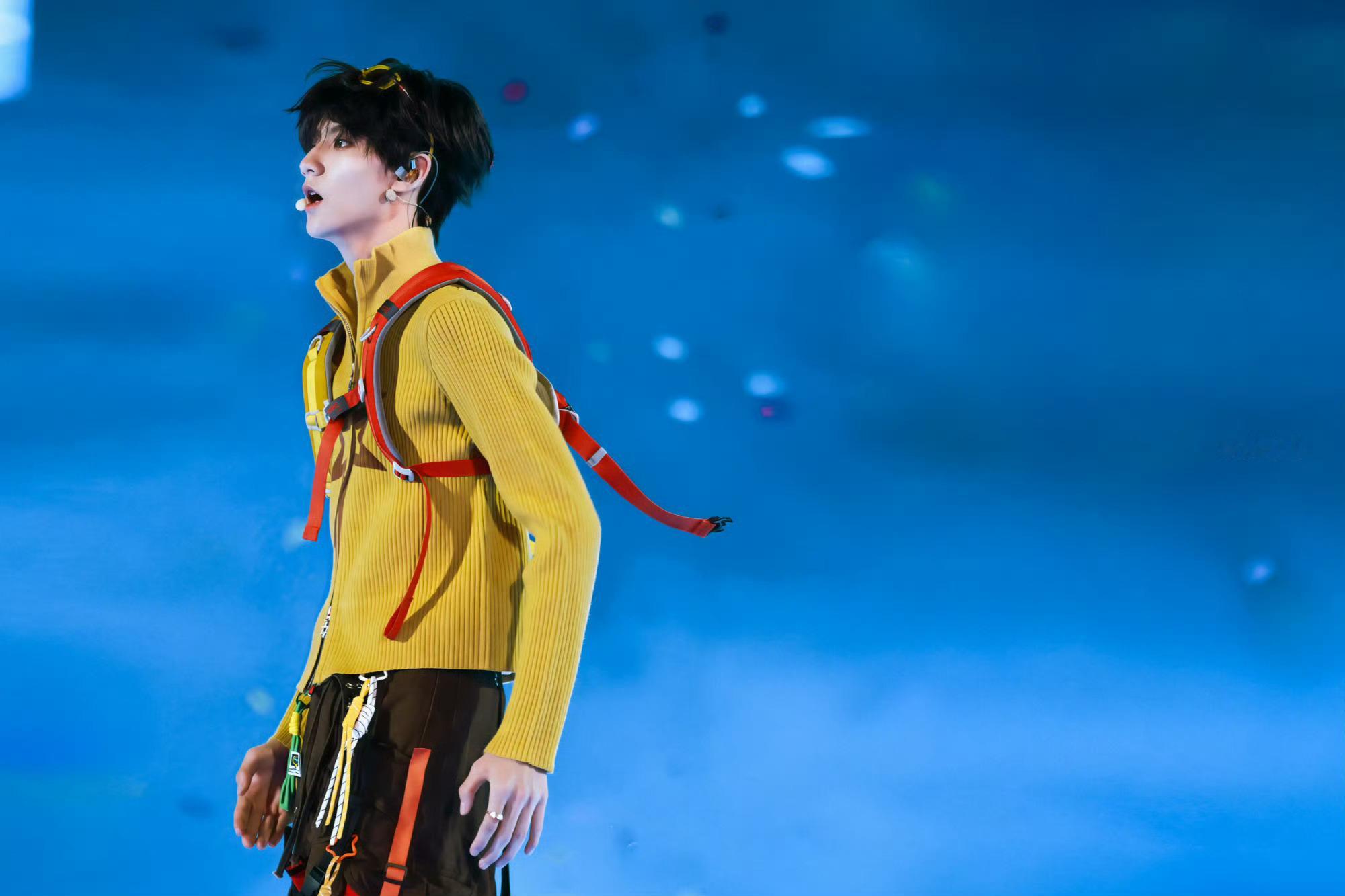 我觉得这次新音最神的四张图…大舌头妆造赢麻了 