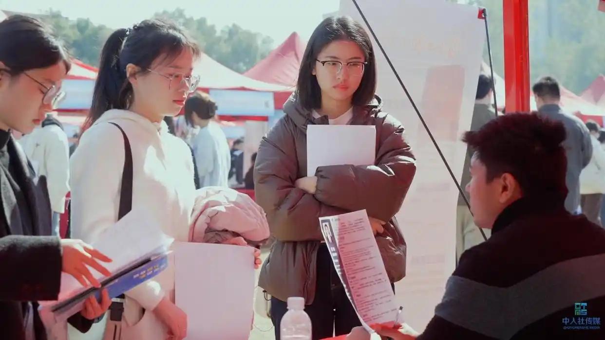 太扎心了！

湘才留湘岗位1.3万！

这数字看着真热闹，可毕业生心里的苦，谁懂