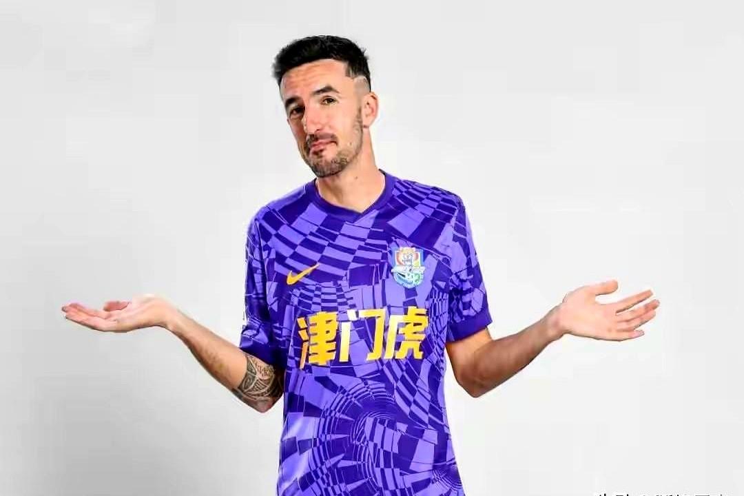 津门虎这第6名，全靠一个外援硬扛。

2025赛季全队打进40个球，新来的外援前