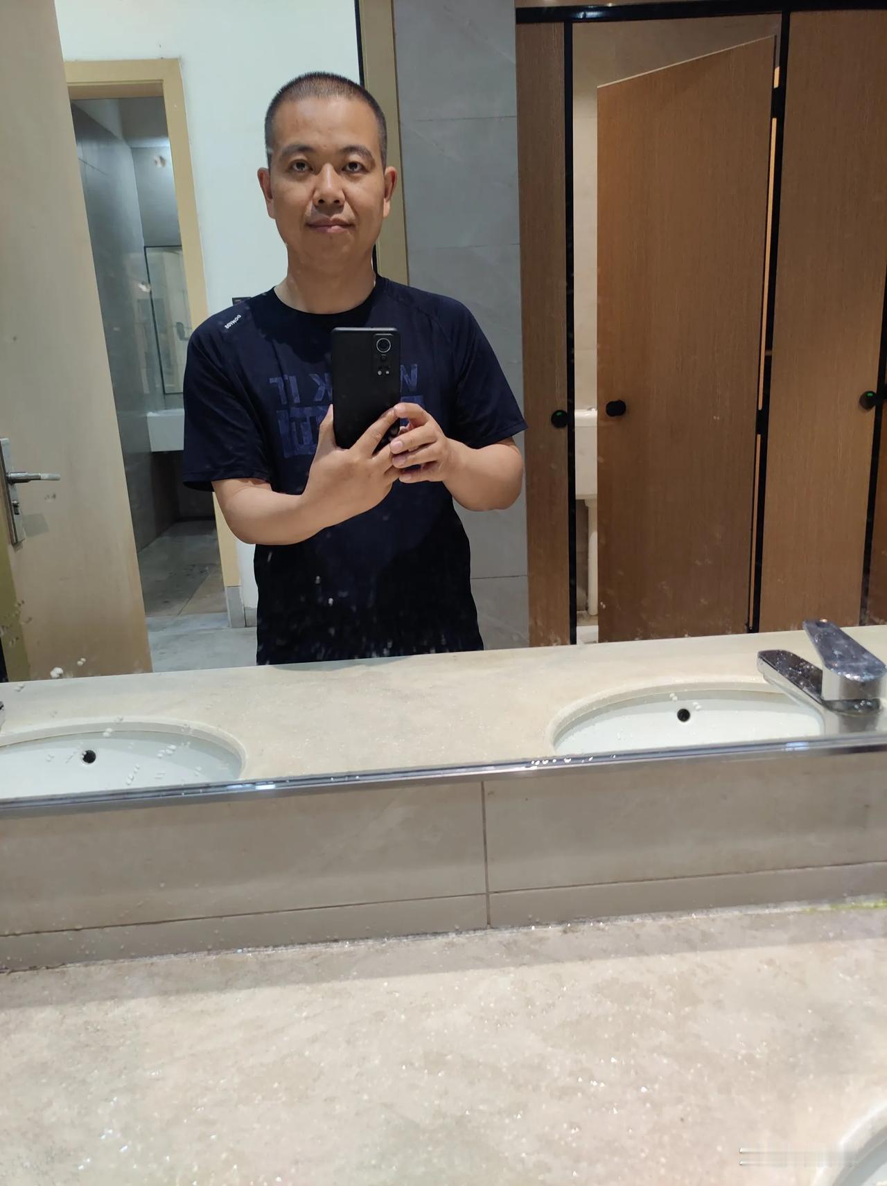 本人诚心诚意征婚，45岁，男，找搭档共同生活，我出房租生活费，我在广州打工，要求