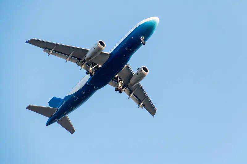 先是波音737 MAX系列客机因设计缺陷引发两起致命空难，导致全球范围内该机型停