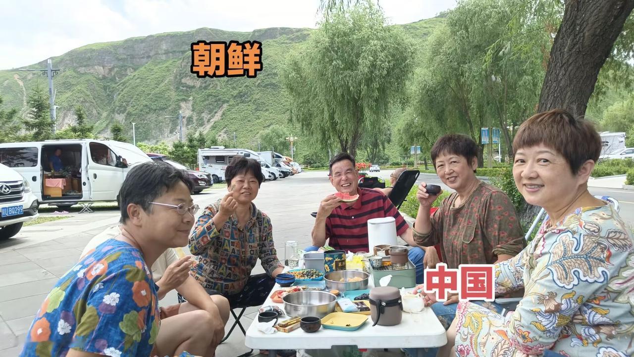 自驾331国道到达长白朝鲜族自治县的驻车地分享。
县城核心的长白广场，是当地市民